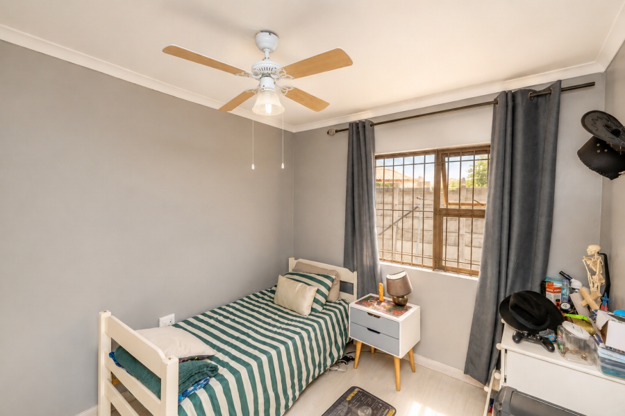 3 Bedroom Property for Sale in Uitzicht Western Cape